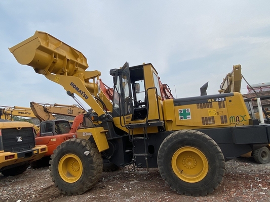 3-5 tonnellate di seconda mano Komatsu WA320-3 caricatore a ruote caricatore anteriore usato