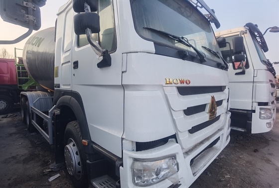 SINOTRUK HOWO di seconda mano Camion per la miscelazione del calcestruzzo 6x4 380 CV Camion per la miscelazione del calcestruzzo usato