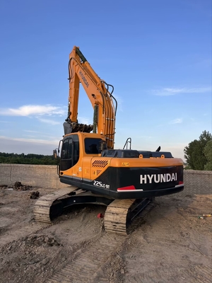 22 tonnellate di seconda mano Hyundai R225 Crawler Excavator Usato 112 KW Potenza del motore E 1,05 M3 Capacità del secchio