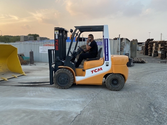 TCM FD30T6 diesel usato per carrelli elevatori in buono stato